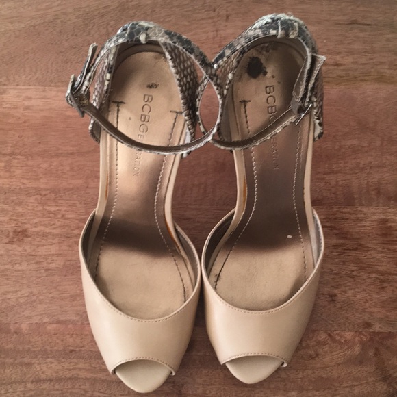 BCBG snake skin ankle strap heel - Picture 4 of 6